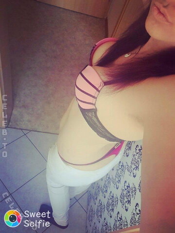 Anne Hot-Girl photo 2