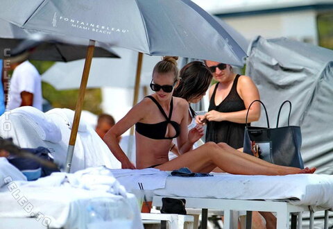 Anne Vyalitsyna nude photo 22