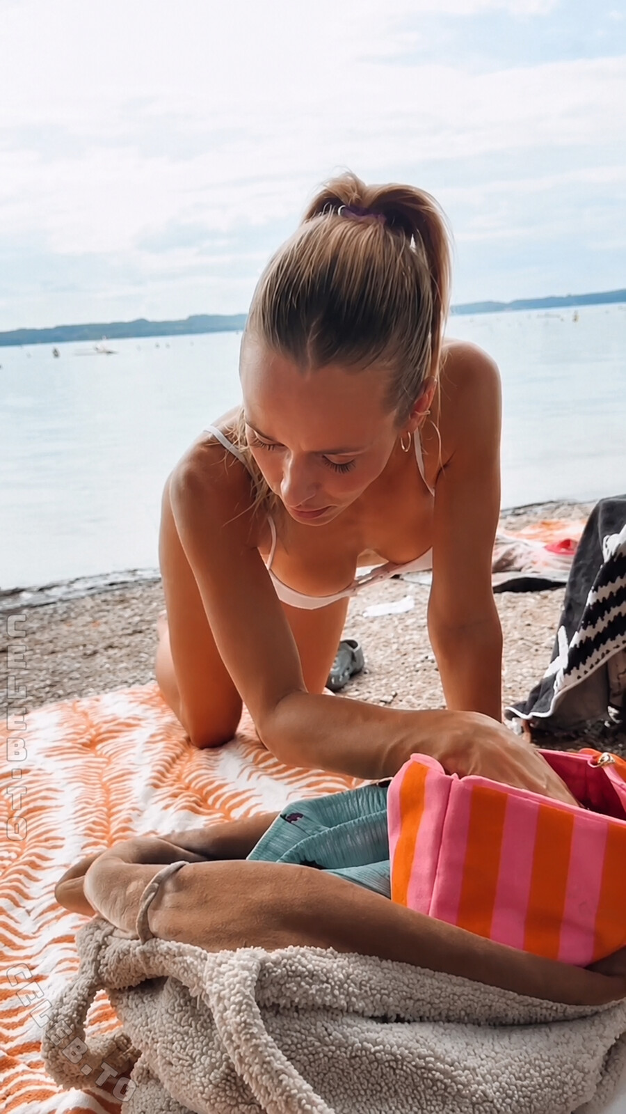Annemarie Carpendale nude photo 2