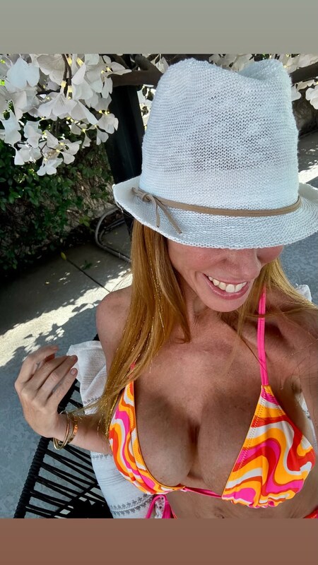 Annette Warburton nude photo 2