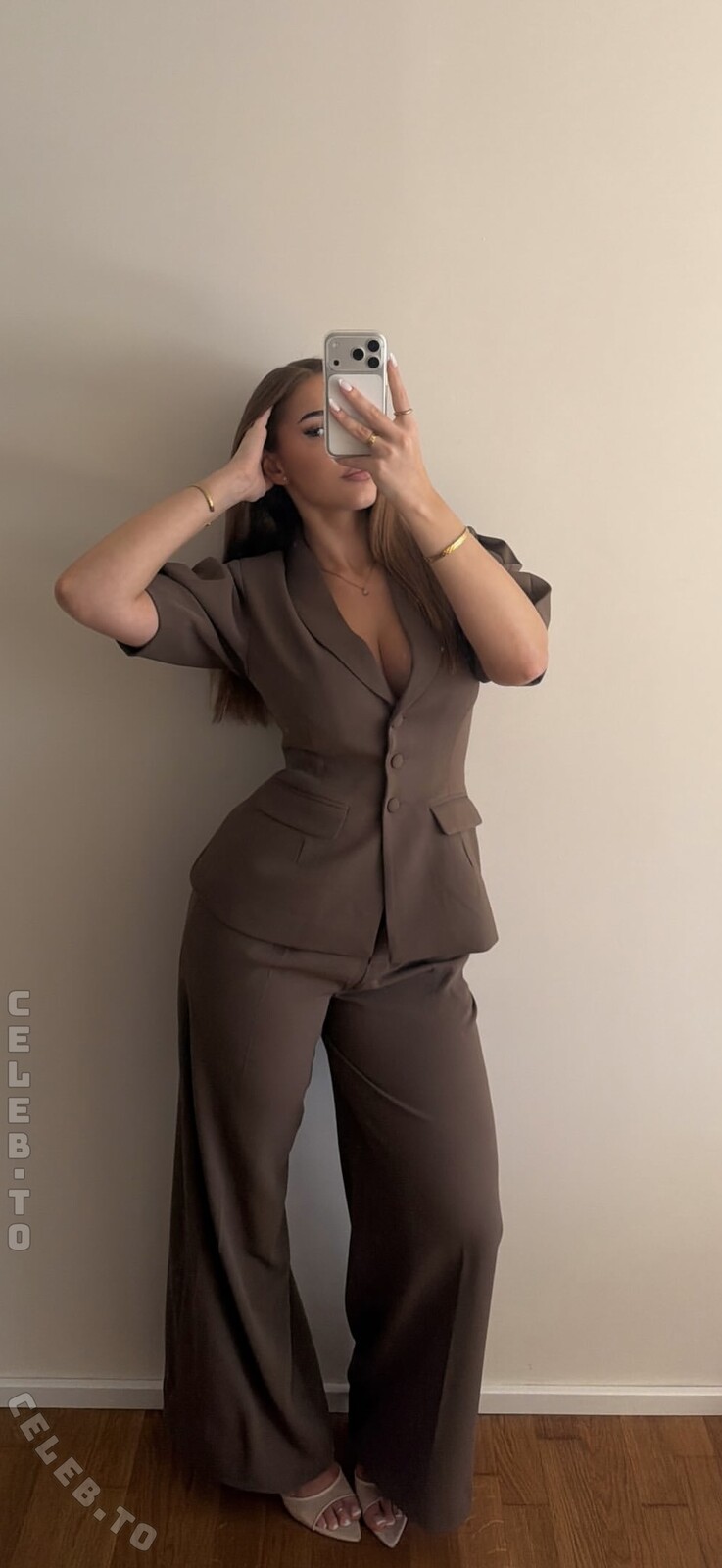 Annetthr nude photo 5