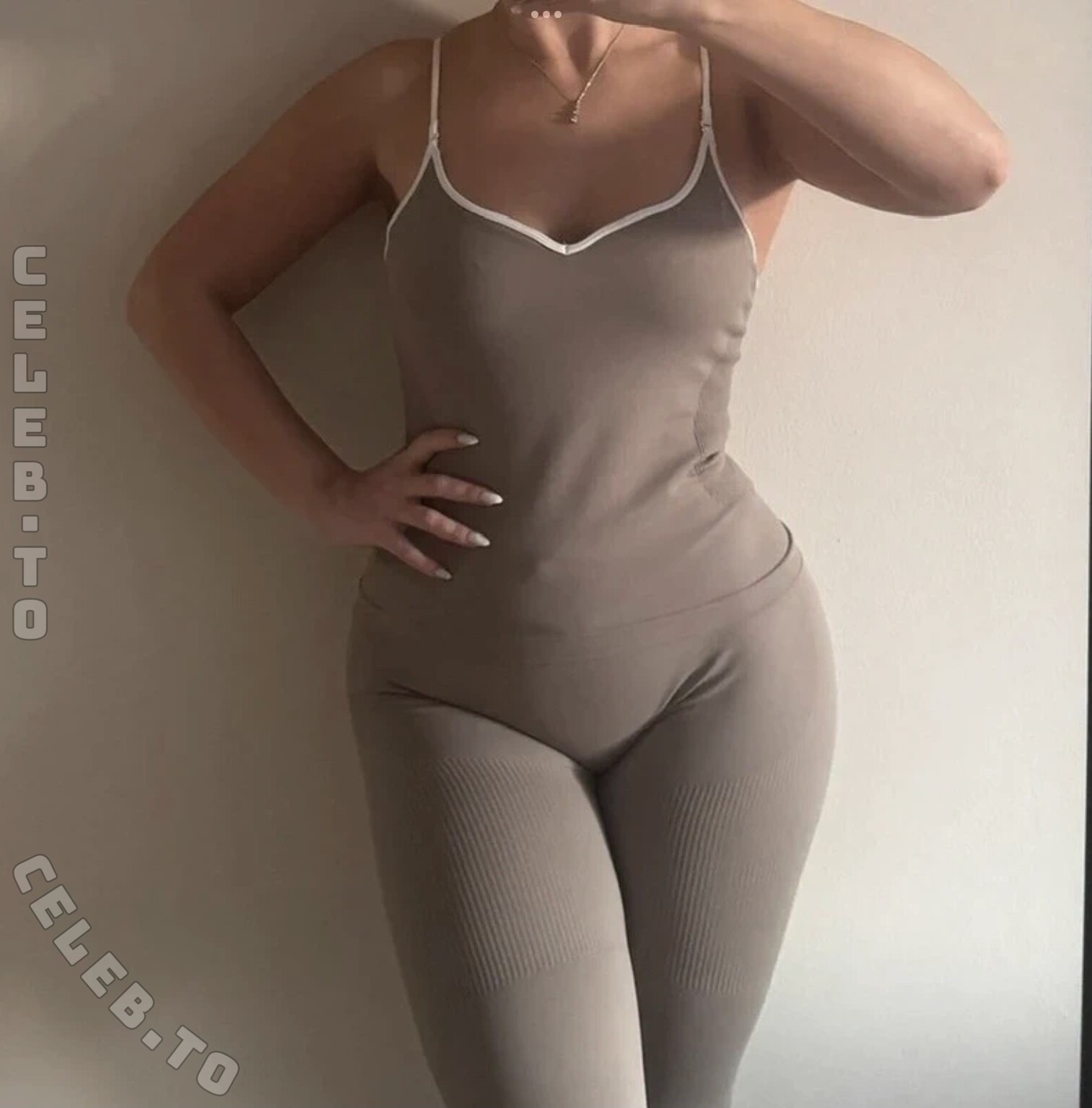 Annetthr nude photo 1
