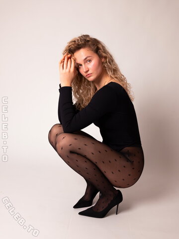 Annika Frick nude photo 4