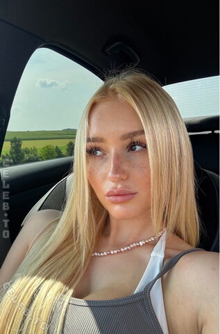 Annika Gruber nude photo 7