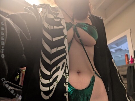 Annika nude photo 3