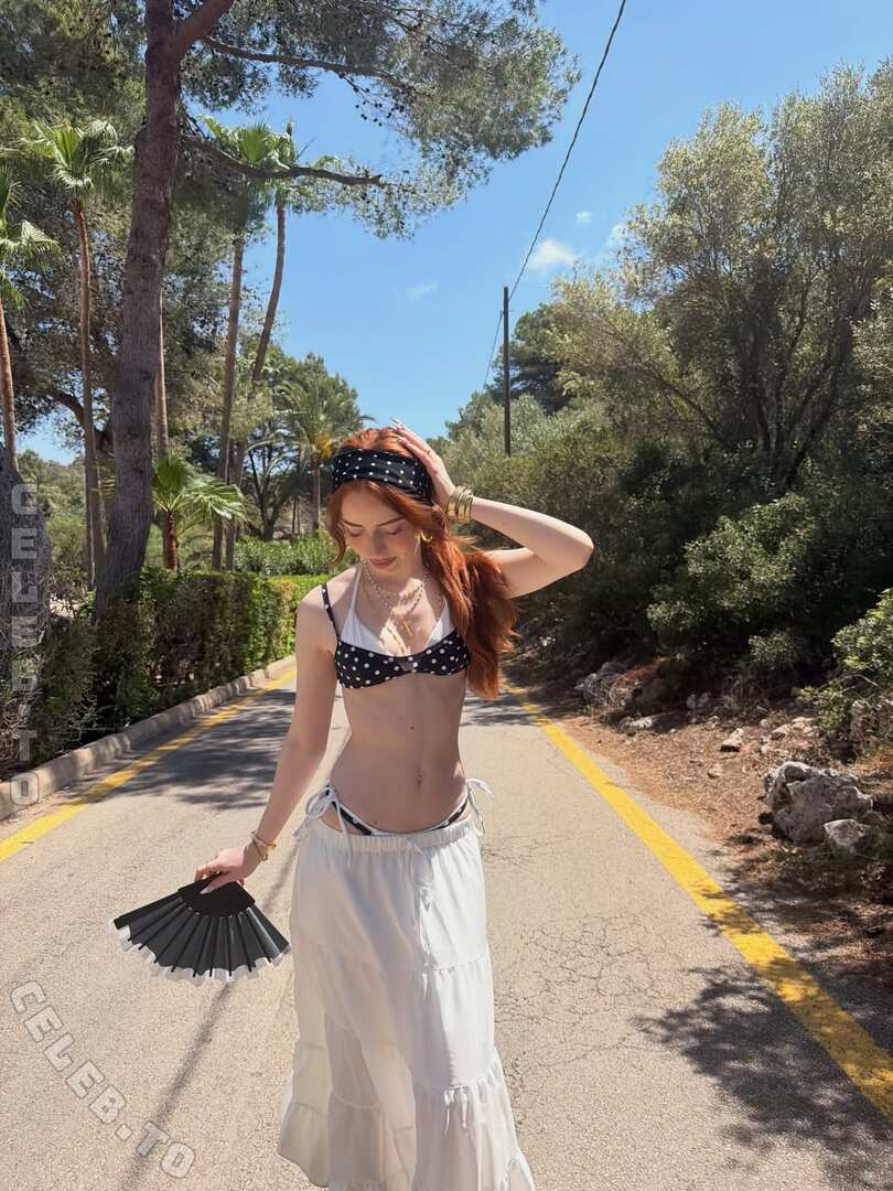 Annika.eks nude photo 6