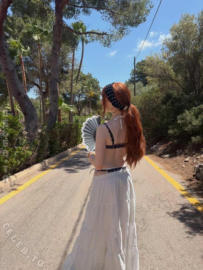 Annika.eks nude photo 8