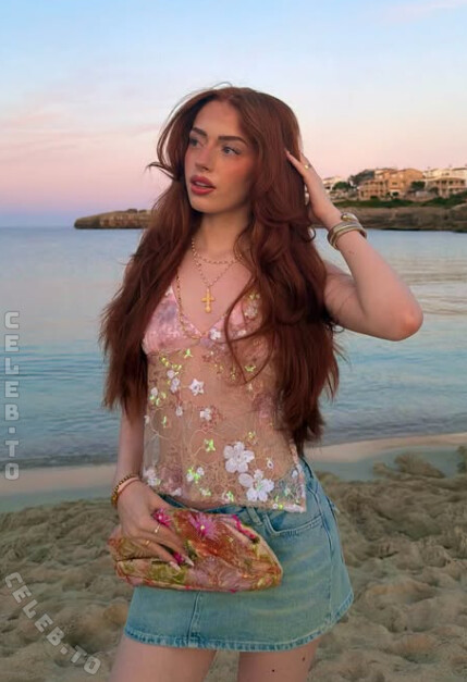 Annika.eks nude photo 3