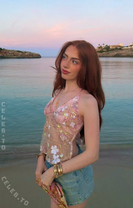 Annika.eks nude photo 4