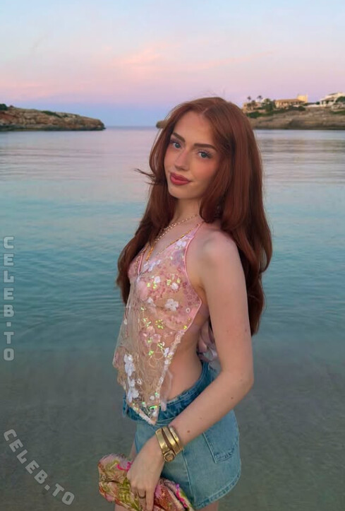Annika.eks nude photo 5