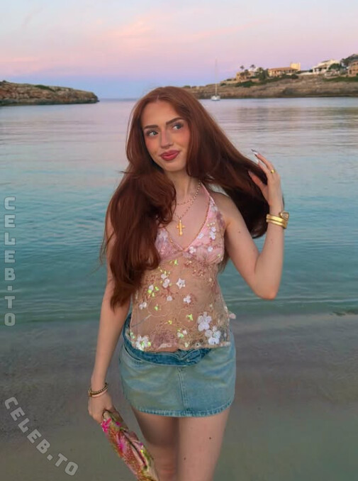 Annika.eks nude photo 7