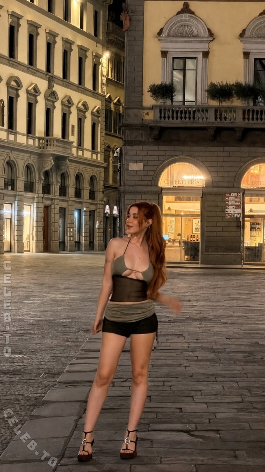 AnniTheDuck nude photo 2