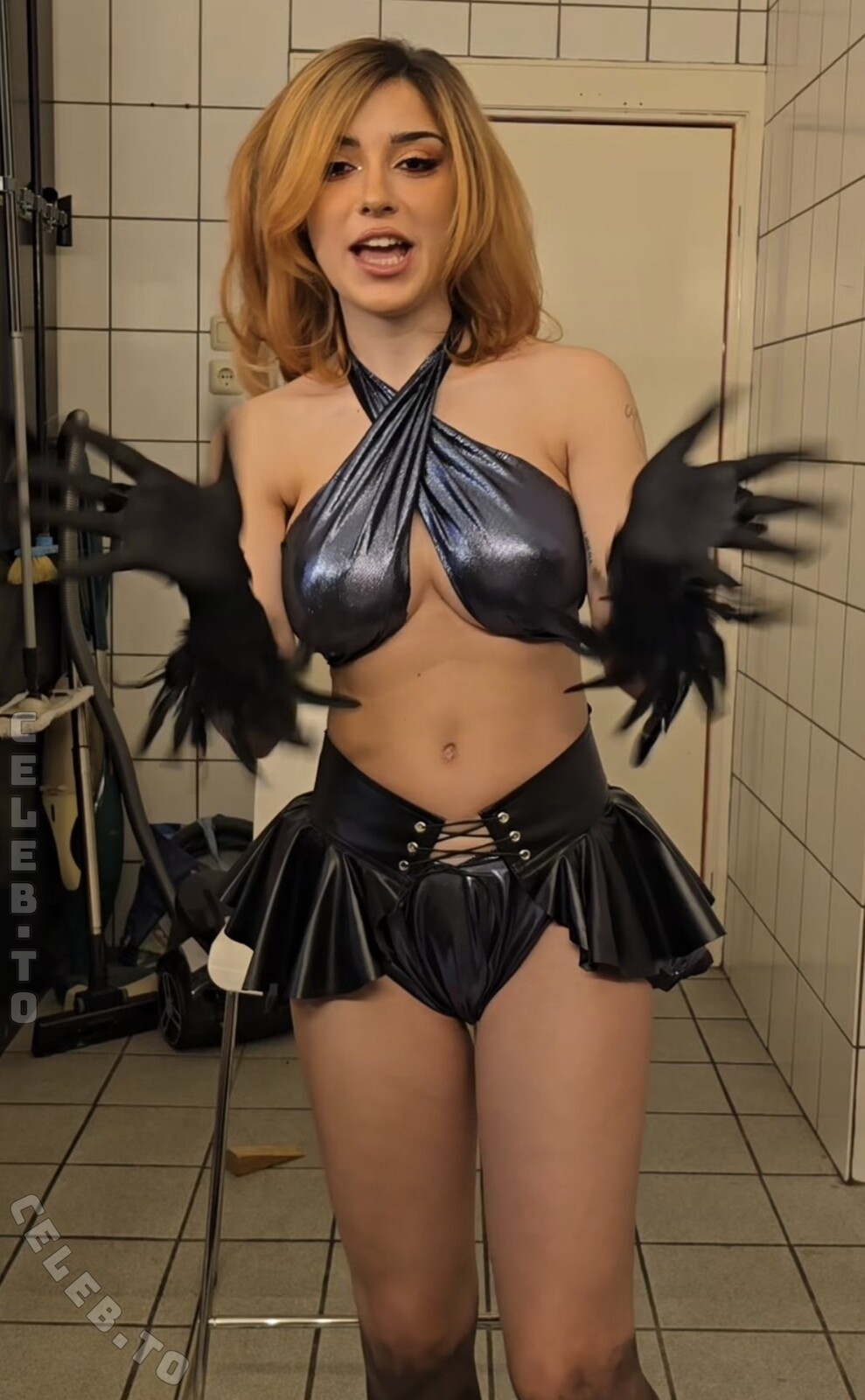 AnniTheDuck nude photo 10