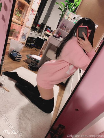 Annju nude photo 18