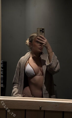 Annmariedtz nude photo 7