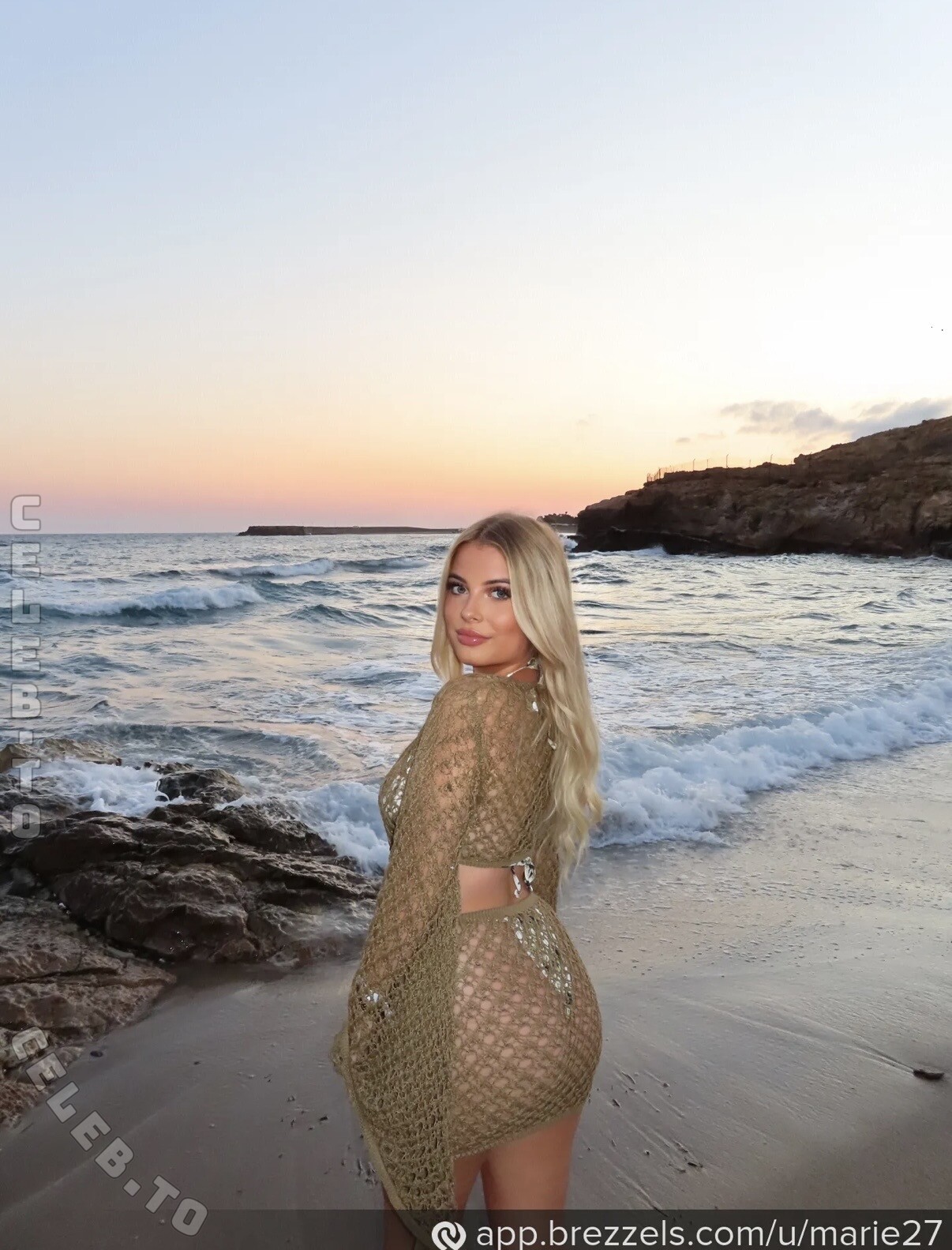 Annmariedtz nude photo 5