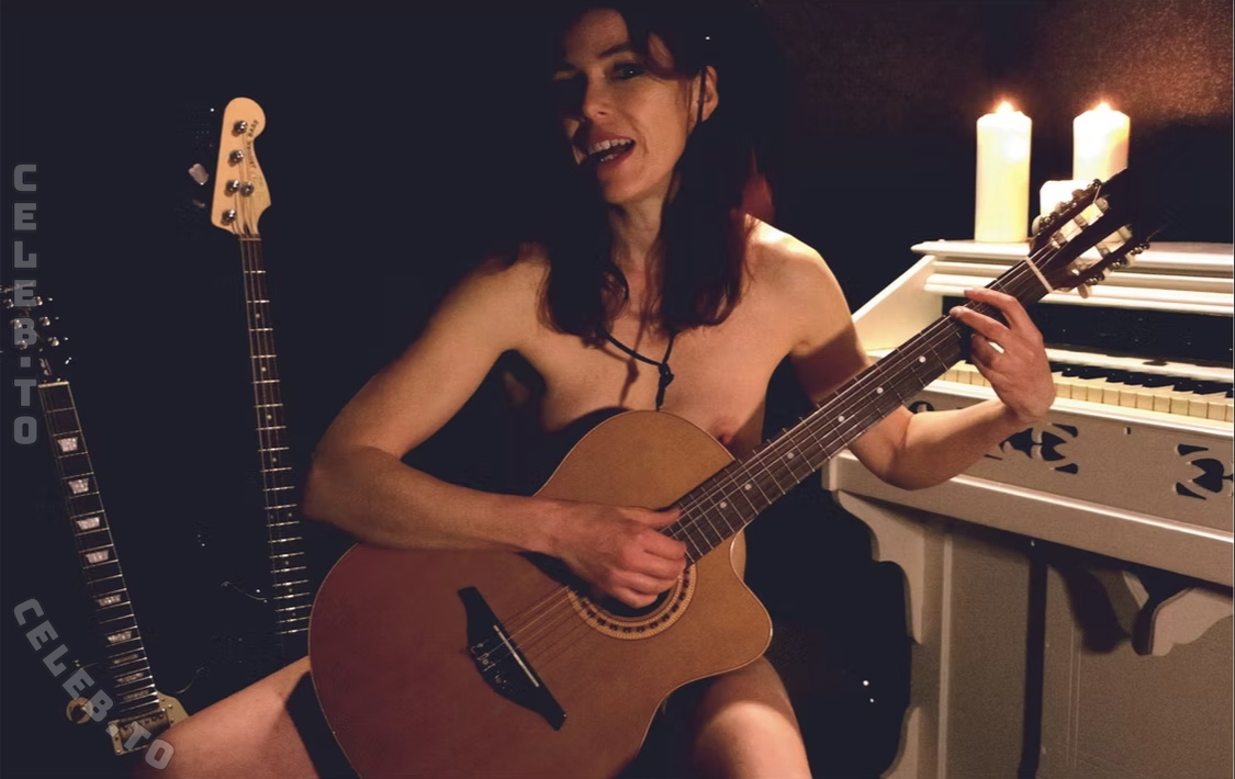 Antje Mönning nude photo 9