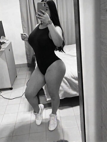 Antonaara nude photo 1