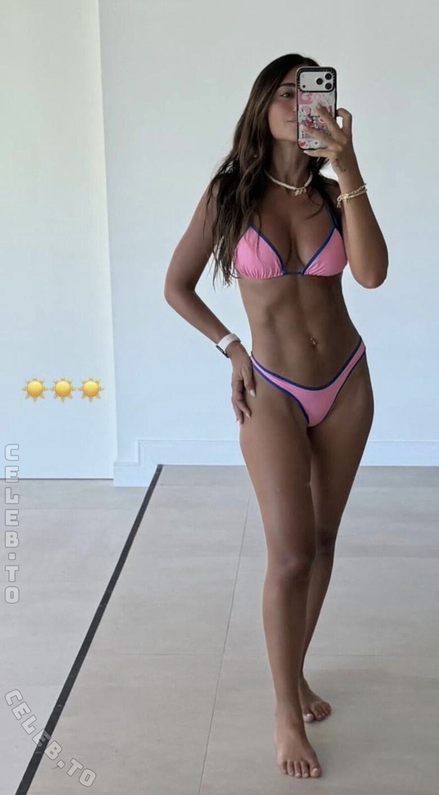 Antonella Roccuzzo nude photo 1