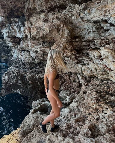 Antonia Albrecht nude photo 8
