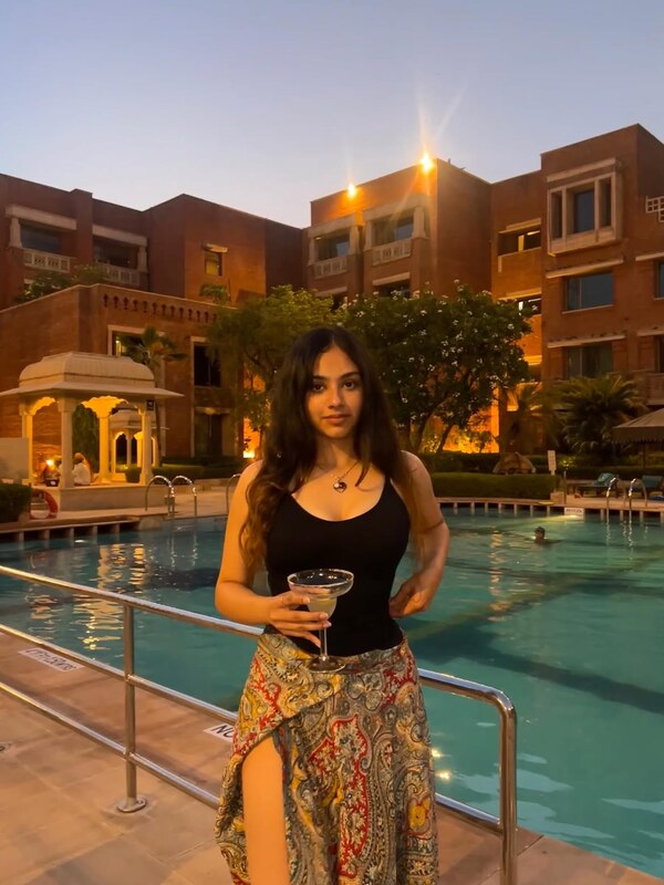 Anuva nude photo 1