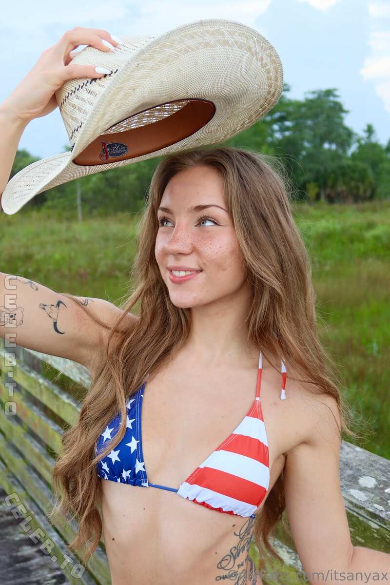 Anya Lacey nude photo 4