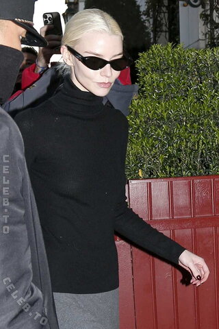 Anya Taylor-Joy nude photo 11