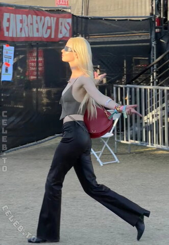 Anya Taylor-Joy nude