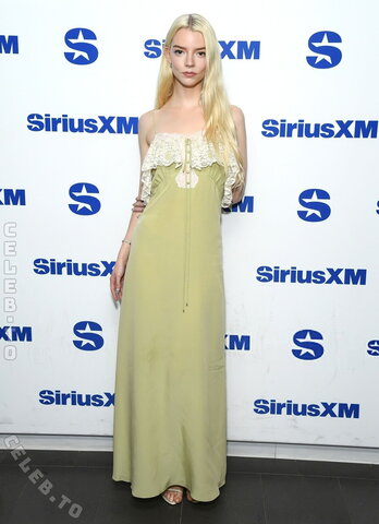 Anya Taylor-Joy #pokies her way into the SiriusXM studios 07//2026
