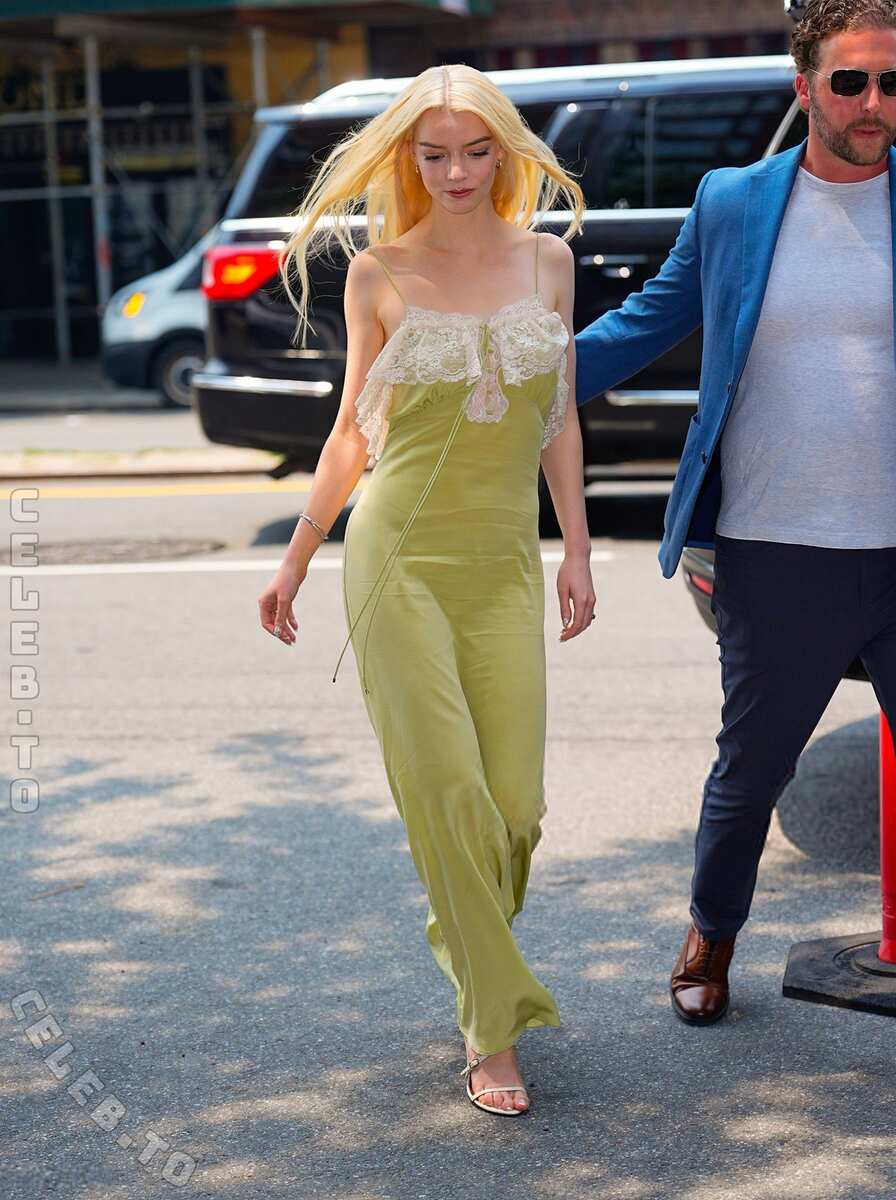 Anya Taylor-Joy nude photo 4