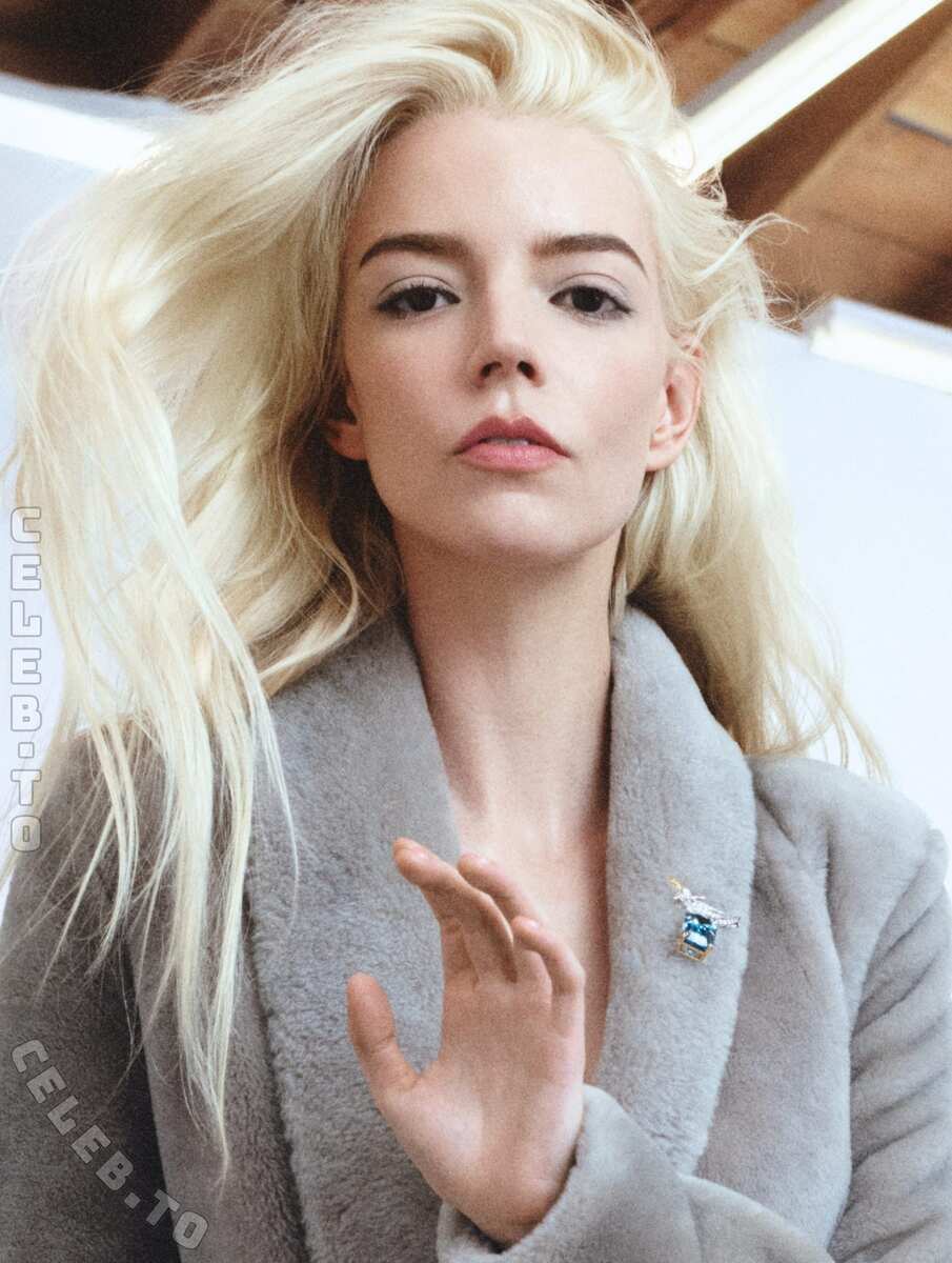 Anya Taylor-Joy nude photo 4