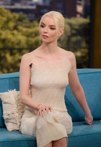 Anya Taylor-Joy nude photo 15