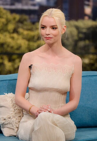 Anya Taylor-Joy nude photo 12
