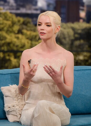 Anya Taylor-Joy nude photo 11
