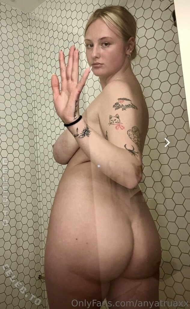 Anyatruaxx nude photo 2