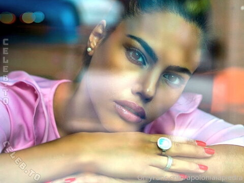 Apolonia Lapiedra nude photo 21