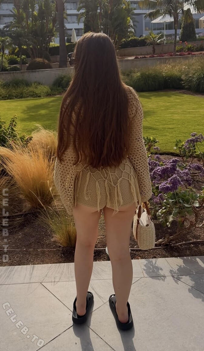 apr.allegra nude photo 3