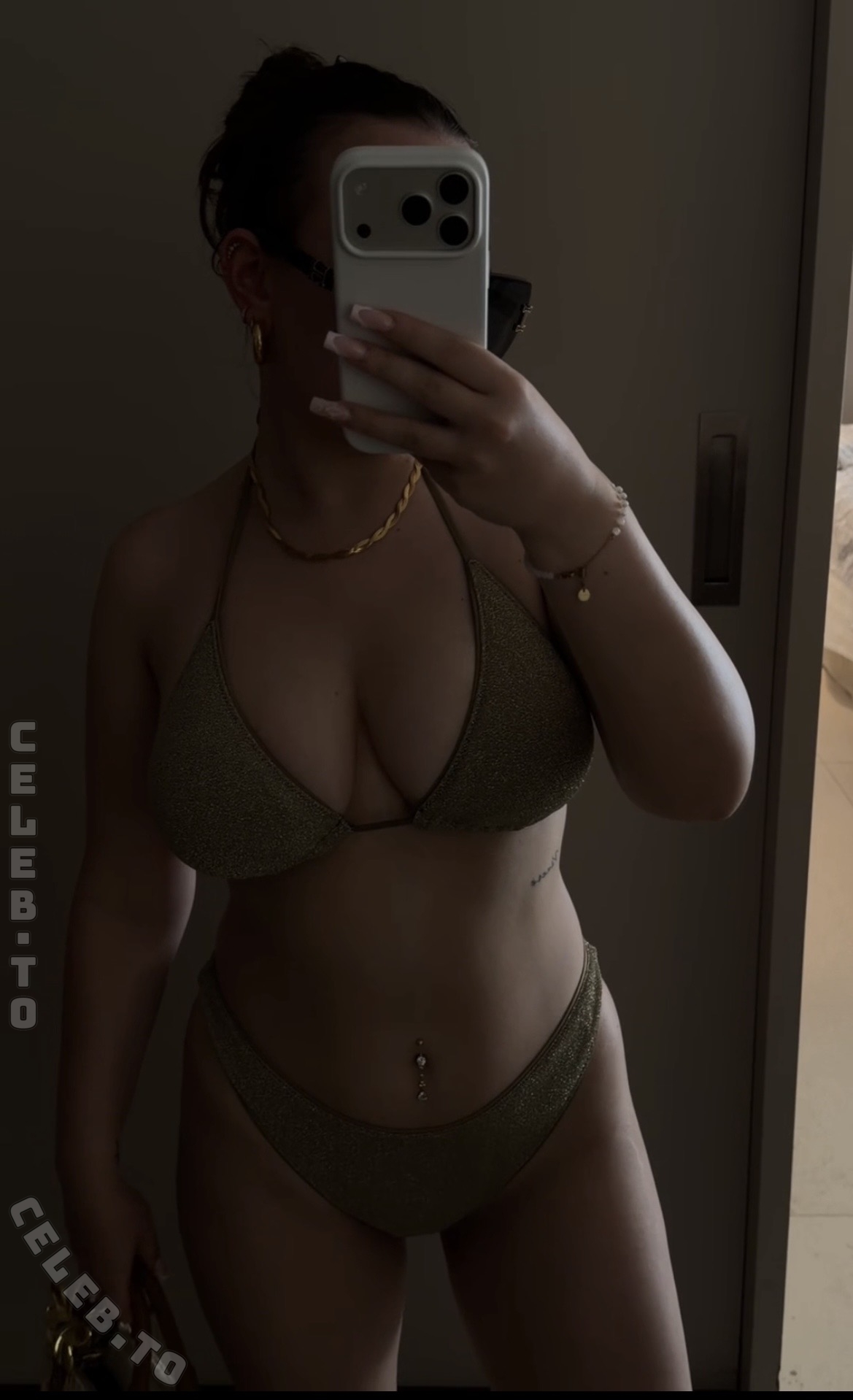 apr.allegra nude photo 9