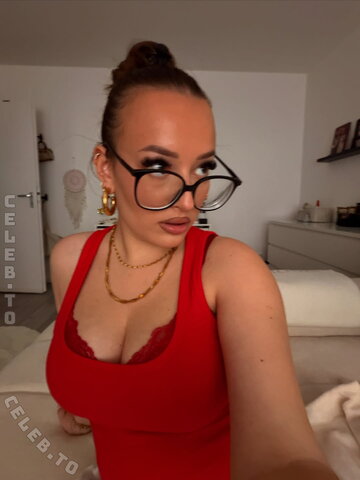 apr.allegra nude photo 3