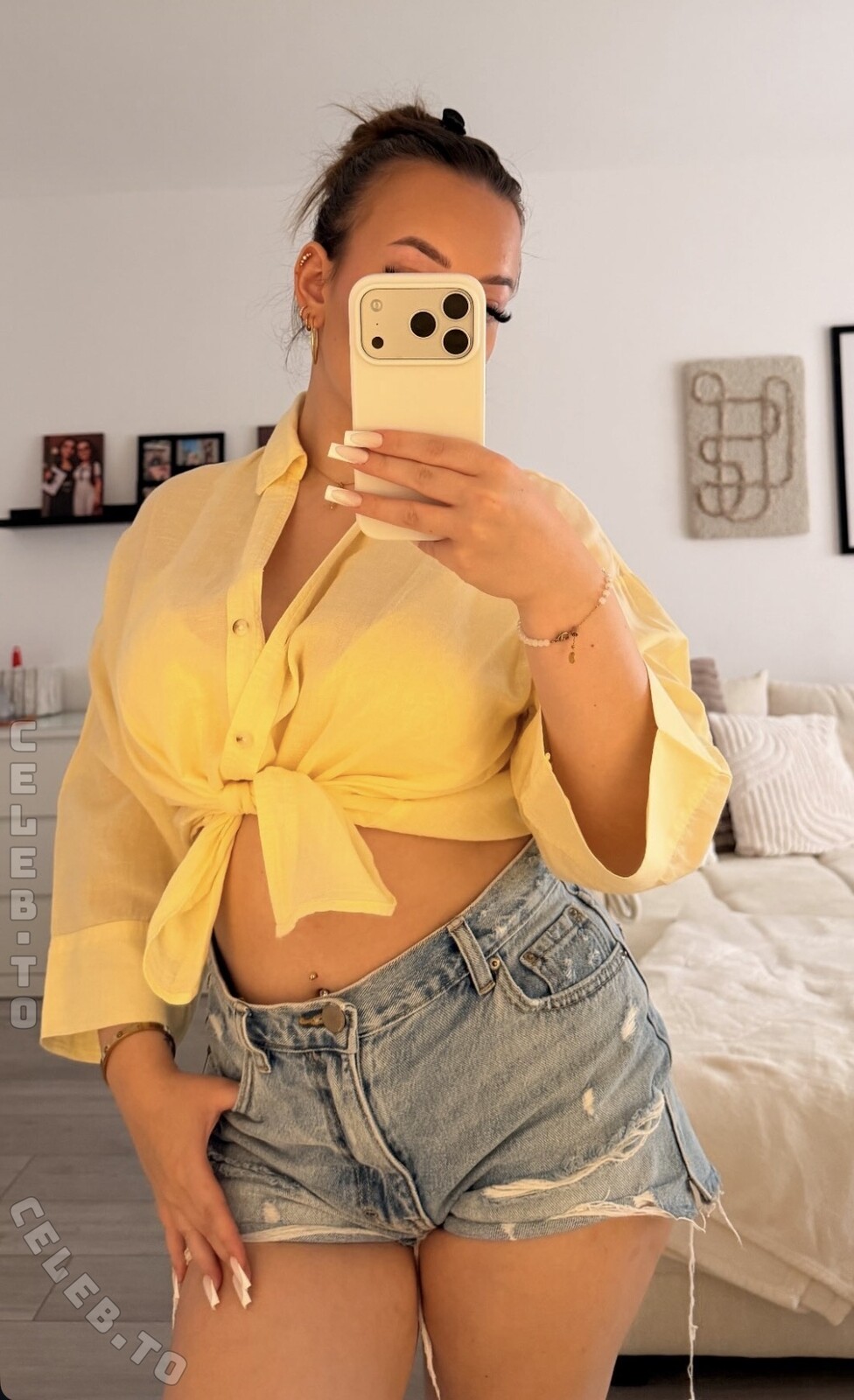 apr.allegra nude photo 1
