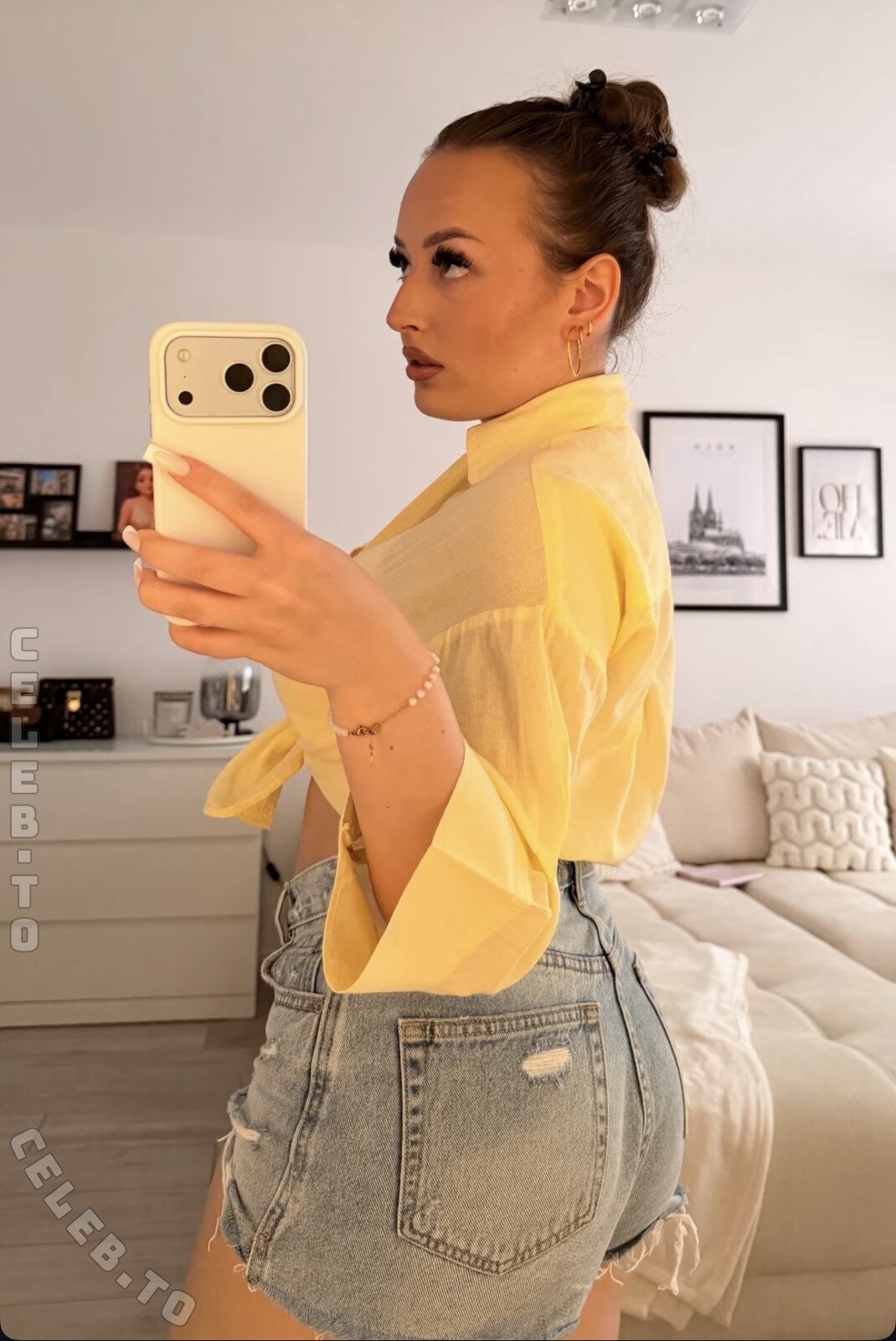 apr.allegra nude photo 2