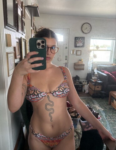 Aquariusdays nude photo 5