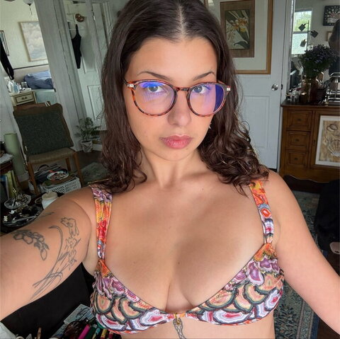 Aquariusdays nude photo 3
