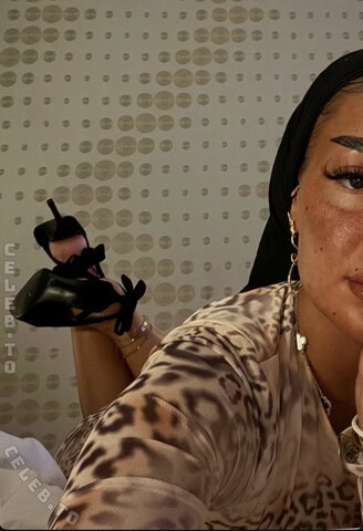 arabiccwoman – Hopefully soon without heels