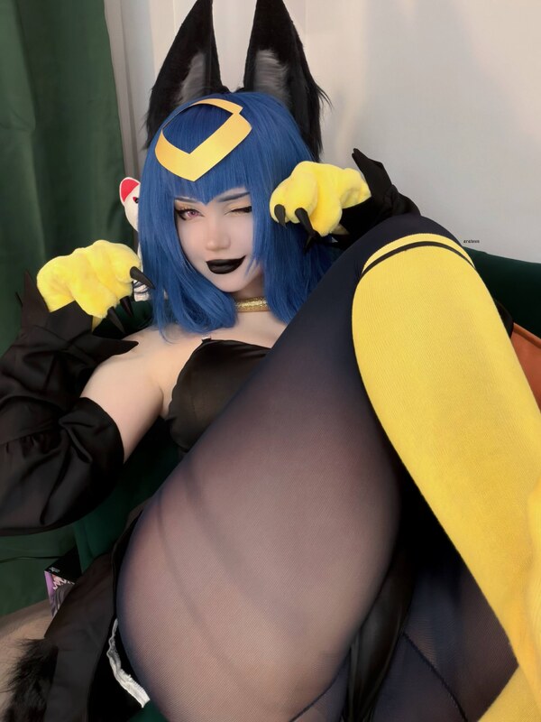 Araivun nude photo 1