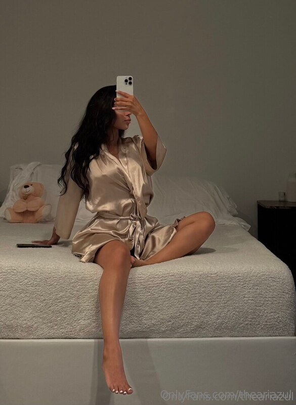 Ari Azul nude photo 2