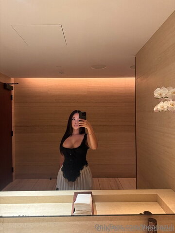 Ari Azul nude photo 4