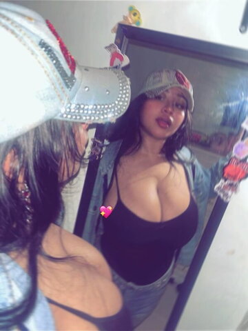 Ari Mar nude photo 4