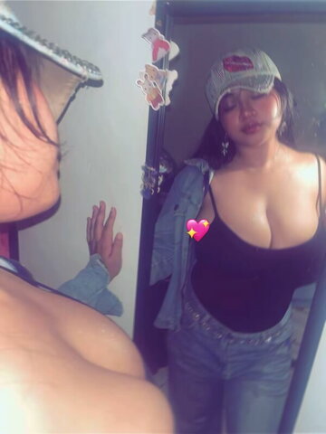 Ari Mar nude photo 3
