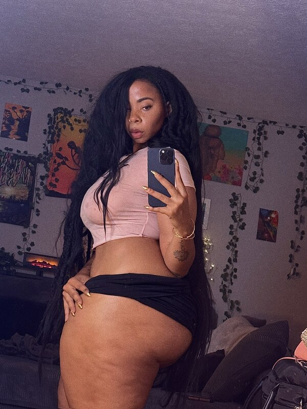 Aria Artizte nude photo 3